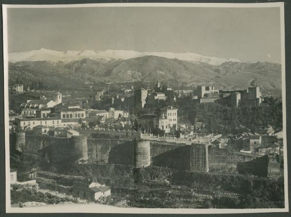 Granada - Alhambra - Sierra Nevada, catena montuosa - Veduta da San Cristóbal - Panorama