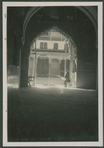 Granada - Alhambra - Palazzo de Comares - Patio de los Arrayanes (Chiostro dei mirti) - Cortile, piscina - Arco, portici - Ritratto femminile - Marieda Di Stefano