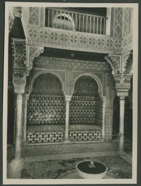 Granada - Alhambra - Palazzo de Comares - Hammam, bagno Reale - Interno - Sala del Reposo (Sala de las Camas) - Decorazioni, Mosaici