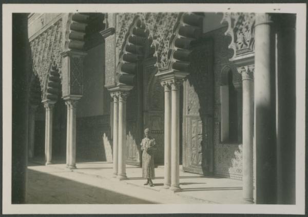 Siviglia - Palazzo Reale Alcázar - Patio de las Doncellas (Chiostro delle Fanciulle) - Porticato - Ritratto femminile - Marieda Di Stefano