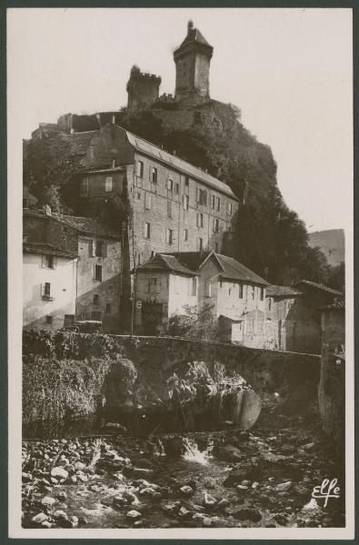 Foix - Ponte sul fiume Ariège - Chateau de Foix - Castello sulla collina rocciosa - Torri - Veduta