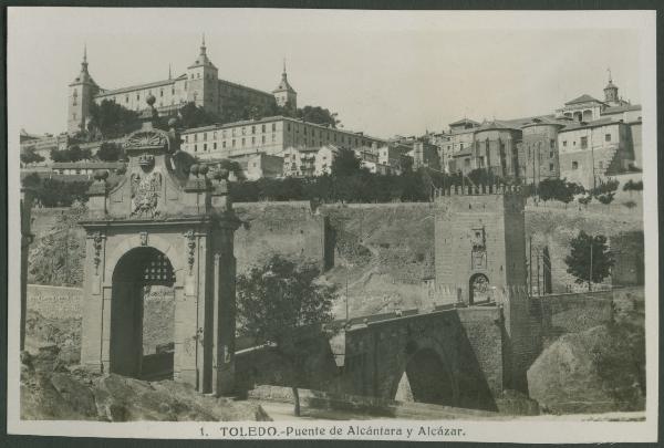 Toledo - Ponte di Alcántara - Alcázar, fortezza - Veduta