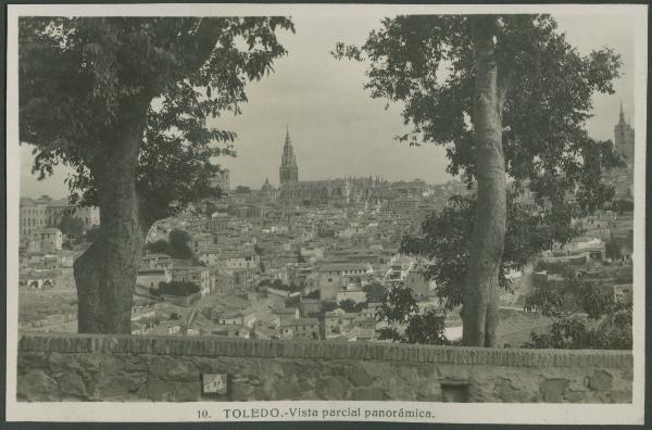 Toledo - Alcázar, fortezza - Cattedrale - Alberi - Veduta - Panorama