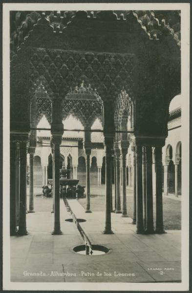 Granada - Alhambra - Palazzo dei Leoni - Patio dei Leoni, chiostro - Portici - Colonne - Fontana dei Leoni