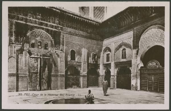 Fes - Medersa Bou Anania, madrasa, scuola - Interno - Chiostro - Fontana - Ragazzi