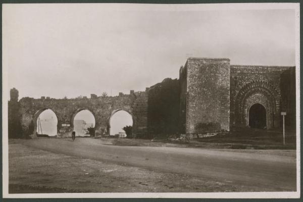 Rabat - Porta Bab Rouah e Le tre porte - Mura - Strada