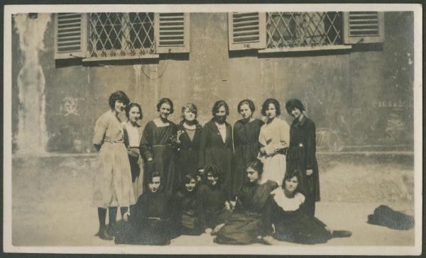 Ritratto di gruppo - Ragazze - Esterno