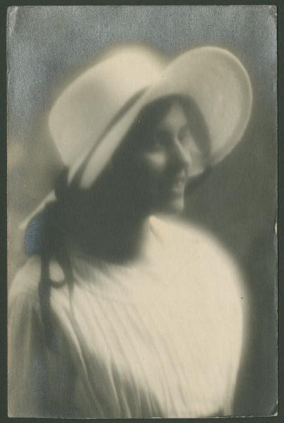 Ritratto femminile - Marieda Di Stefano con cappello