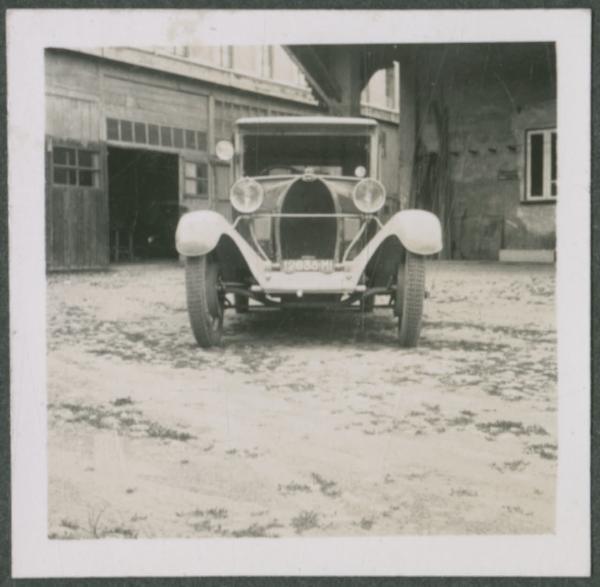 Esterno - Cortile - Magazzino, deposito - Automobile Bugatti tipo 40