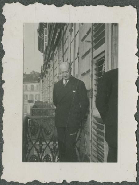 Ritratto maschile - Uomo sul balcone - Torino - Casa - Palazzi