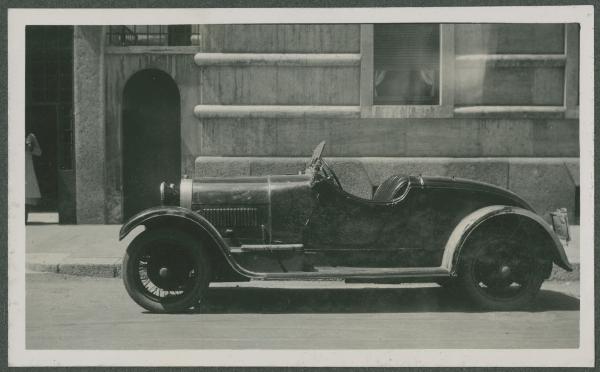 Milano - Via Giorgio Jan, 15 - Casa Boschi Di Stefano - Automobile Bugatti