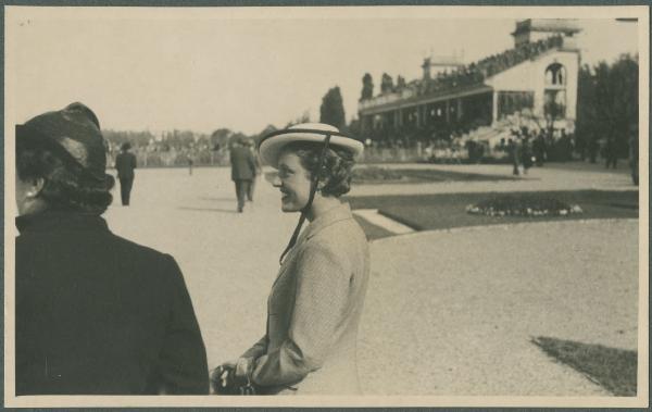 Gran Premio Ambrosiano - Milano - Ippodromo di San Siro - Ritratto femminile - Marieda Di Stefano - Donna - Tribuna