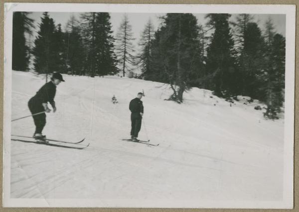 Dolomiti - Piste da sci - Neve - Coppia sugli sci