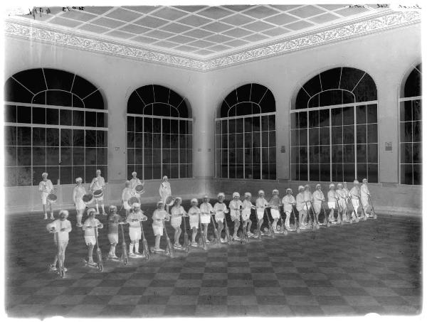 Milano - parco Trotter - scuola 'Umberto di Savoia' - scuola all'aperto - palestra - esercitazione