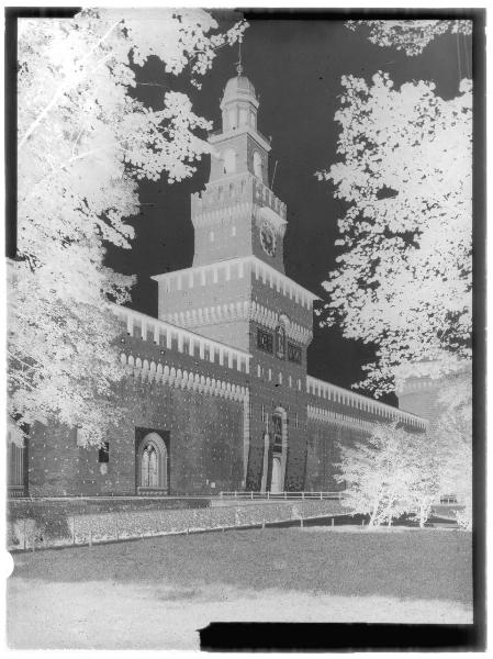 Milano - Castello Sforzesco - mura esterne - Torre del Filarete