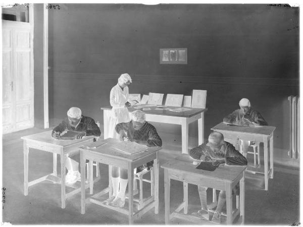 Milano - Scuola "Zaccaria Treves" - lezione di disegno