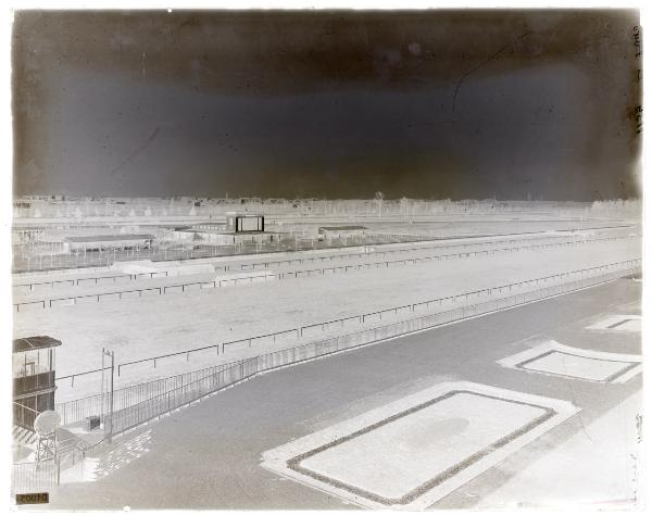 Milano - veduta esterna - campo sportivo