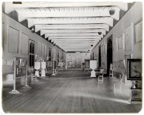 Milano - Castello Sforzesco - Musei Civici - Pinacoteca - Sala della Cancelleria (sala 30 nell'allestimento BBPR, oggi sala 26) - Allestimento Nicodemi ante 1935