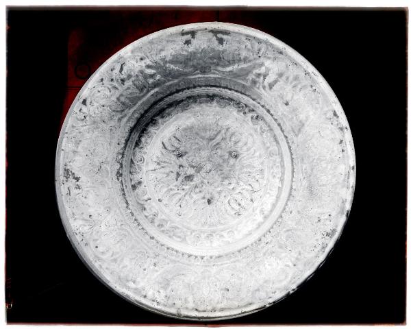 Piatto - Ceramica - Ceramica a stecco - Scuola Lombarda - XVI secolo - Musei Civici - Museo delle Arti Decorative - Castello Sforzesco - Milano