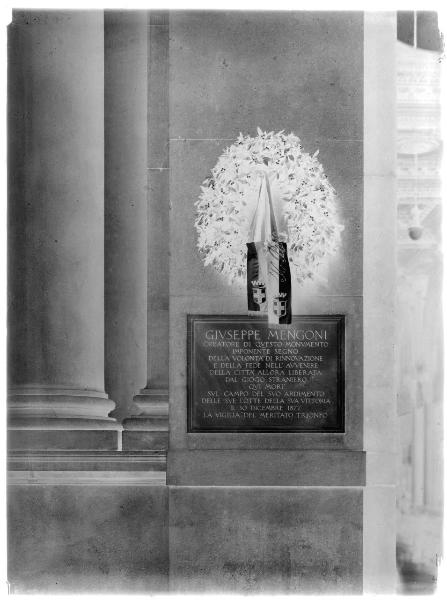 Milano - Galleria Vittorio Emanuele - lapide commemorativa