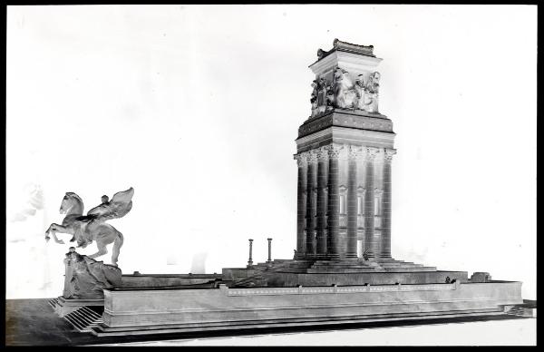 Milano - Palazzo della Permanente - esposizione - Concorso per il monumento ai caduti di Milano - bozzetto n.35 - scultore Egidio Boninsegna - architetto Cesare Mazzocchi