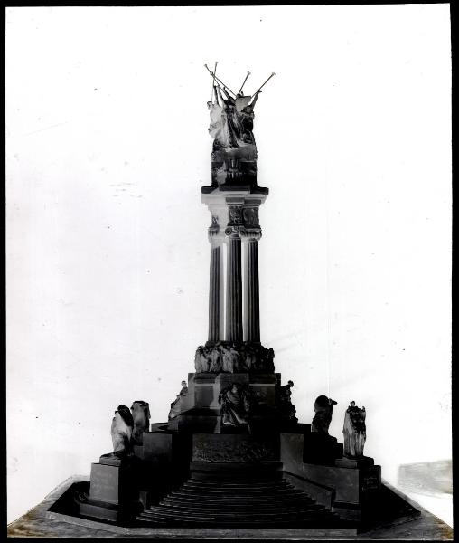 Milano - Palazzo della Permanente - esposizione - Concorso per il monumento ai caduti di Milano - bozzetto n.33