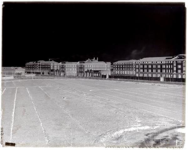 Milano - Caserma d'Artiglieria Eugenio di Savoia, oggi Caserma Santa Barbara - edifici - esterno - tram