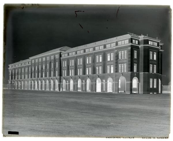 Milano - Caserma d'Artiglieria Eugenio di Savoia, oggi Caserma Santa Barbara - edificio - esterno