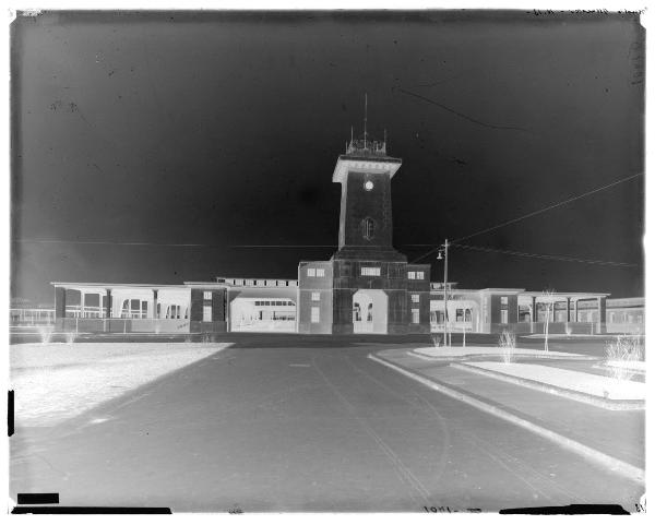 Milano - viale Molise - macello - veduta esterna - padiglioni - torre - fascio littorio