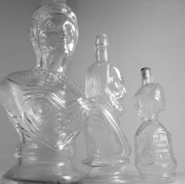 Bottiglie scultoree a forma di busto