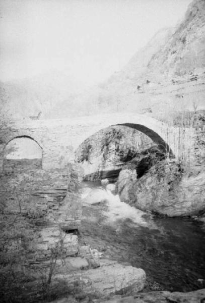 Ponte sul fiume Verzasca