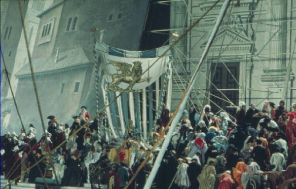 Set cinematografico del film "Il Casanova" - regia di Federico Fellini. Una scena