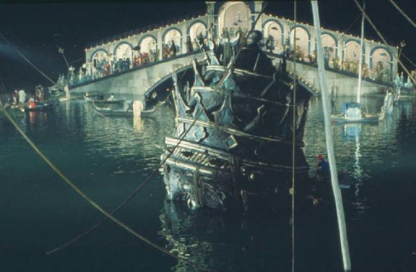 Set cinematografico del film "Il Casanova" - regia di Federico Fellini. Una scena notturna