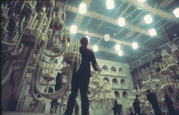 Set cinematografico del film "Il Casanova" - regia di Federico Fellini. scorcio di una scena