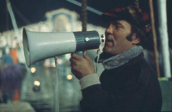Set cinematografico del film "Il Casanova" - regia di Federico Fellini.  Aiuto regista - primo piano