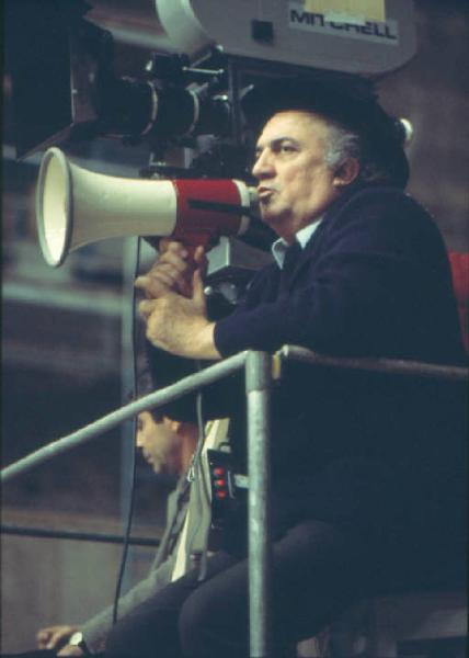 Set cinematografico del film "Il Casanova" - regia di Federico Fellini. Il registra detta le ultime disposizioni prima di girare una scena