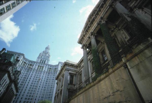 New York. Ripresa dal basso di edificio nella città