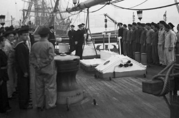 Nave scuola Amerigo Vespucci. Vita di bordo