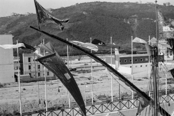 Prima Mostra Triennale delle Terre Italiane d'oltremare - padiglione delle Repubbliche Marinare - visione del cantiere del Fondaco Veneziano - galea di Marco Querini - bandiere e stendardi