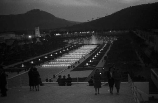 Prima Mostra Triennale delle Terre Italiane d'oltremare - fontana dell'Esedra - illuminazione notturna