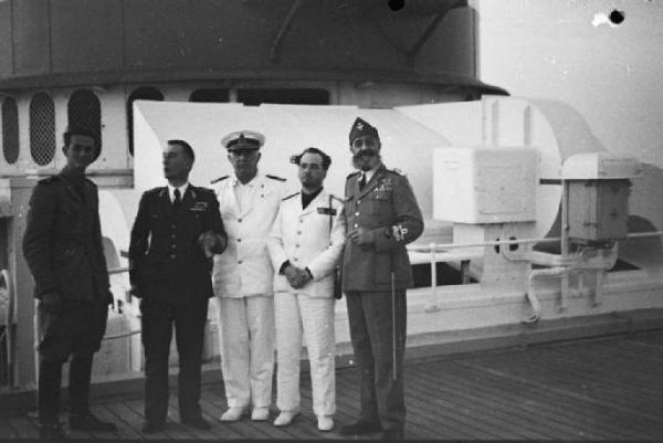 Viaggio in Africa. A bordo del piroscafo "Vulcania" - ritratto di gruppo - ufficiali di bordo e ufficiali dell'esercito