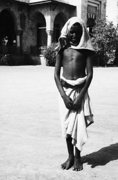 Viaggio in Africa. Massaua - ritratto maschile - bambino indigeno