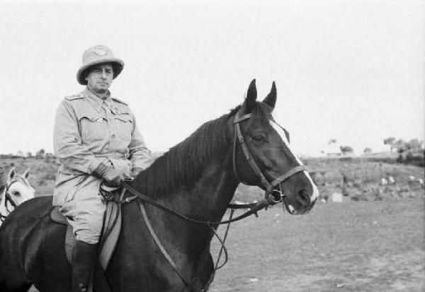 Viaggio in Africa. Ritratto maschile - militare a cavallo - Pirzio Biroli