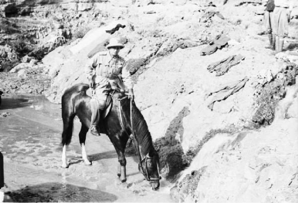 Viaggio in Africa. Ritratto maschile - militare a cavallo - Pirzio Biroli