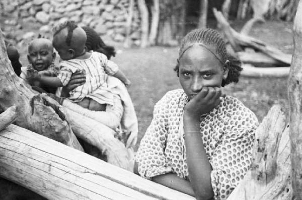 Viaggio in Africa. Ritratto femminile - donna indigena