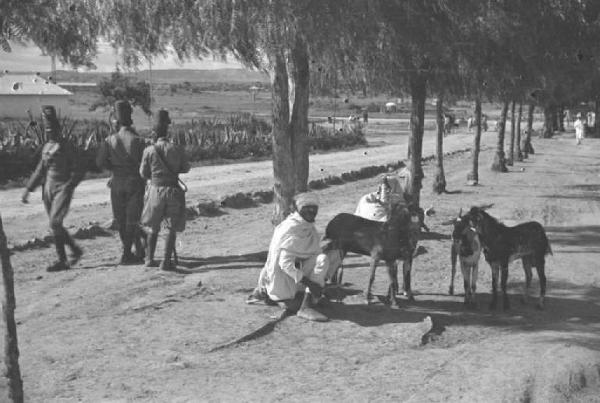 Viaggio in Africa. Militari indigeni - pastore di capre