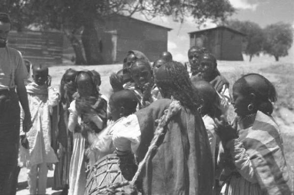 Viaggio in Africa. Gruppo di donne indigene