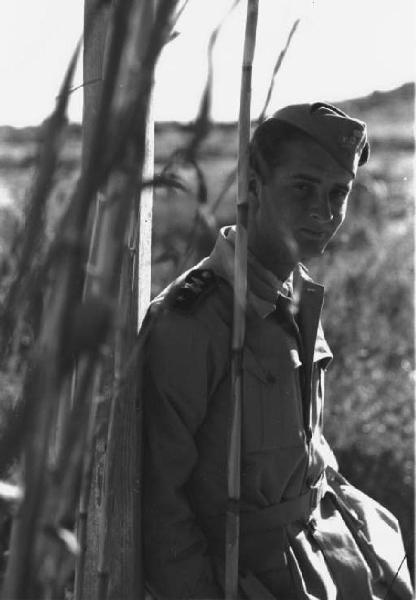 Viaggio in Africa. Quihà (?): ritratto maschile, Federico Patellani in divisa militare