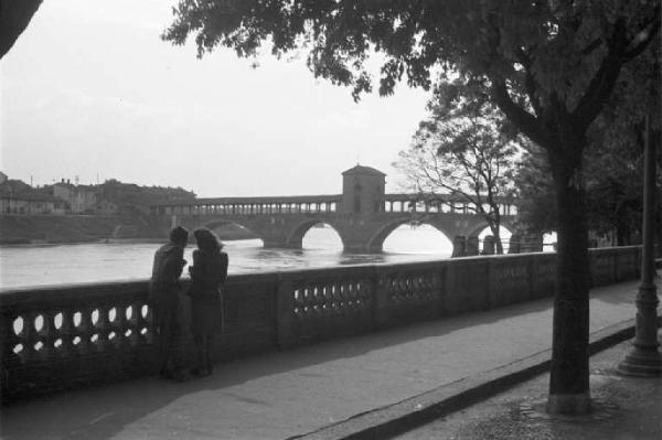 Pavia: il lungofiume e il ponte sul Ticino