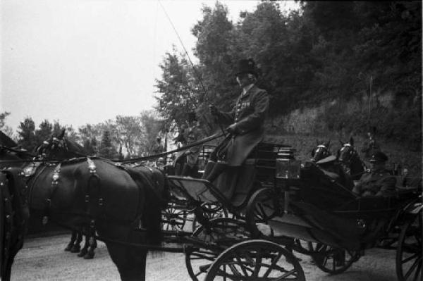 Patti di Roma. La sfilata di carrozze che trasporta Benito Mussolini, il "poglavnik" croato Ante Pavelic e il loro seguito a villa Madama